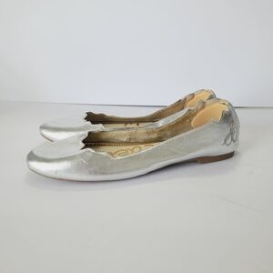 Sam Edelman Finnegan Silver Faux Leather Scalloped Edge Round Toe Flat Size 8